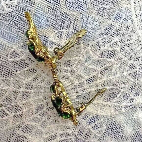 Vintage MCM Emerald Green & Gold Rhinestone Clip Earrings - Picture 7 of 9